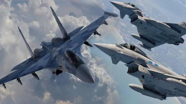 Su-35 vs Typhoon: Να γιατί κανένα άλλο μαχητικό δεν τα πιάνει! (βίντεο)